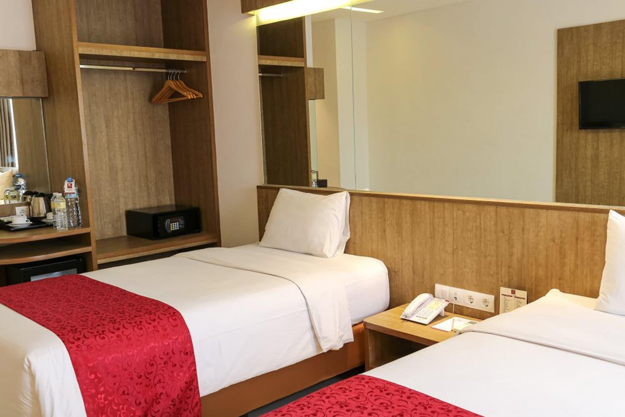 West Point Hotel Bandung Exterior photo