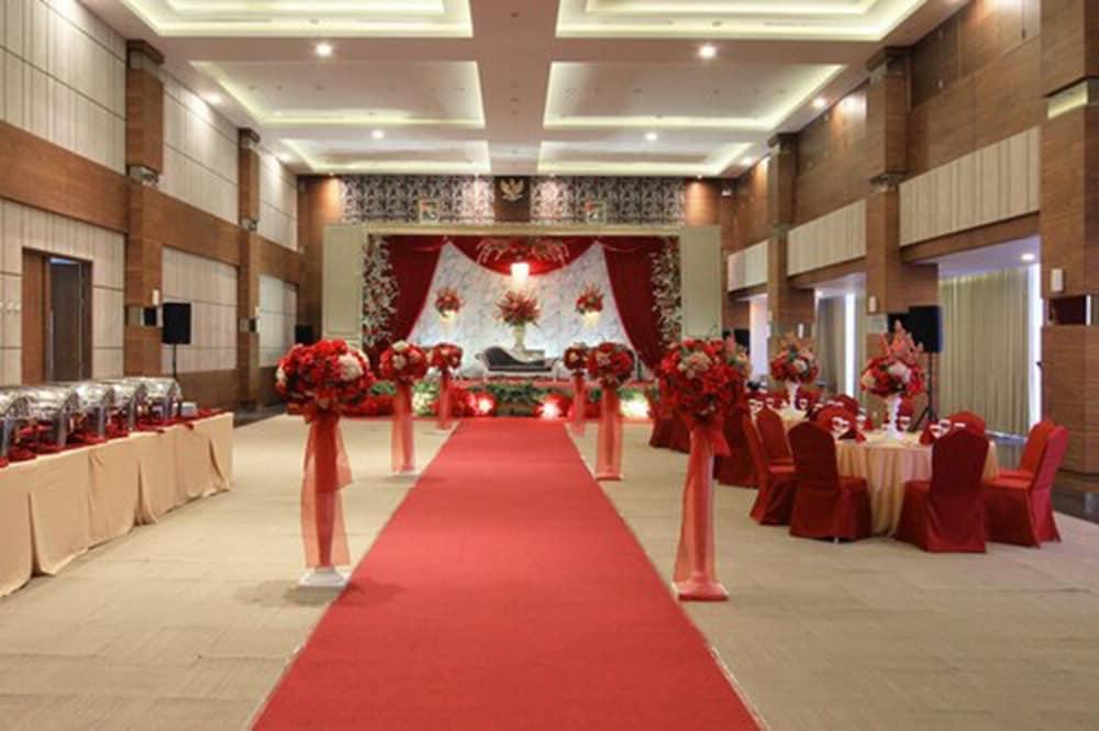 West Point Hotel Bandung Exterior photo